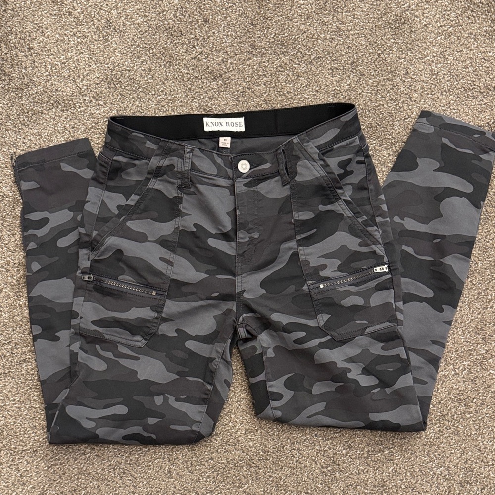 Knox Rose Women’s Cargo Pants - Black and Gray Camo